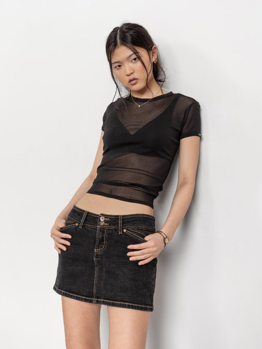 Vintage Y2K 2000s Low Rise Denim Skirt: Contrasting Stitching, Size 6